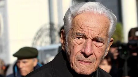 Ce spun localnicii din Târgu Jiu despre bustul lui Sergiu Nicolaescu, proaspăt dezvelit lângă cinematograful din oraș