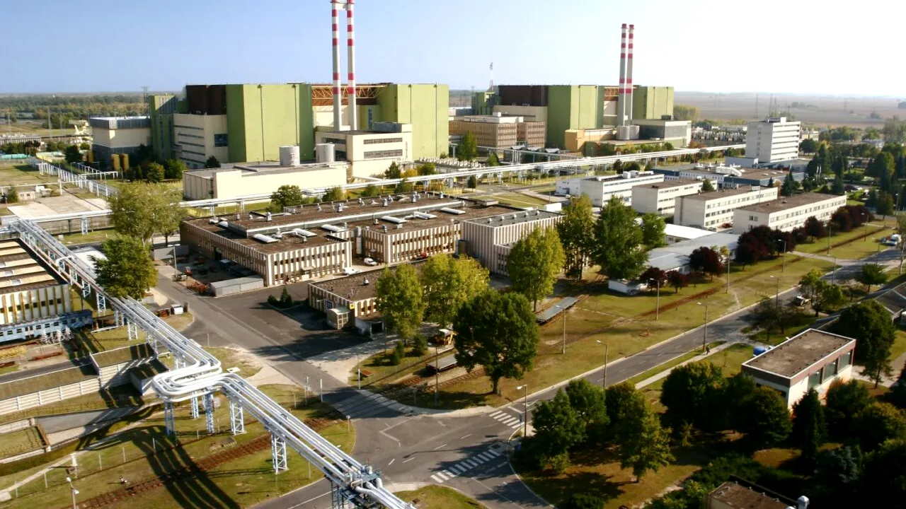 Centrala nucleară de la Paks, Ungaria, ar putea fi oprită complet, joi sau vineri, din cauza nivelului scăzut al apei din Dunăre