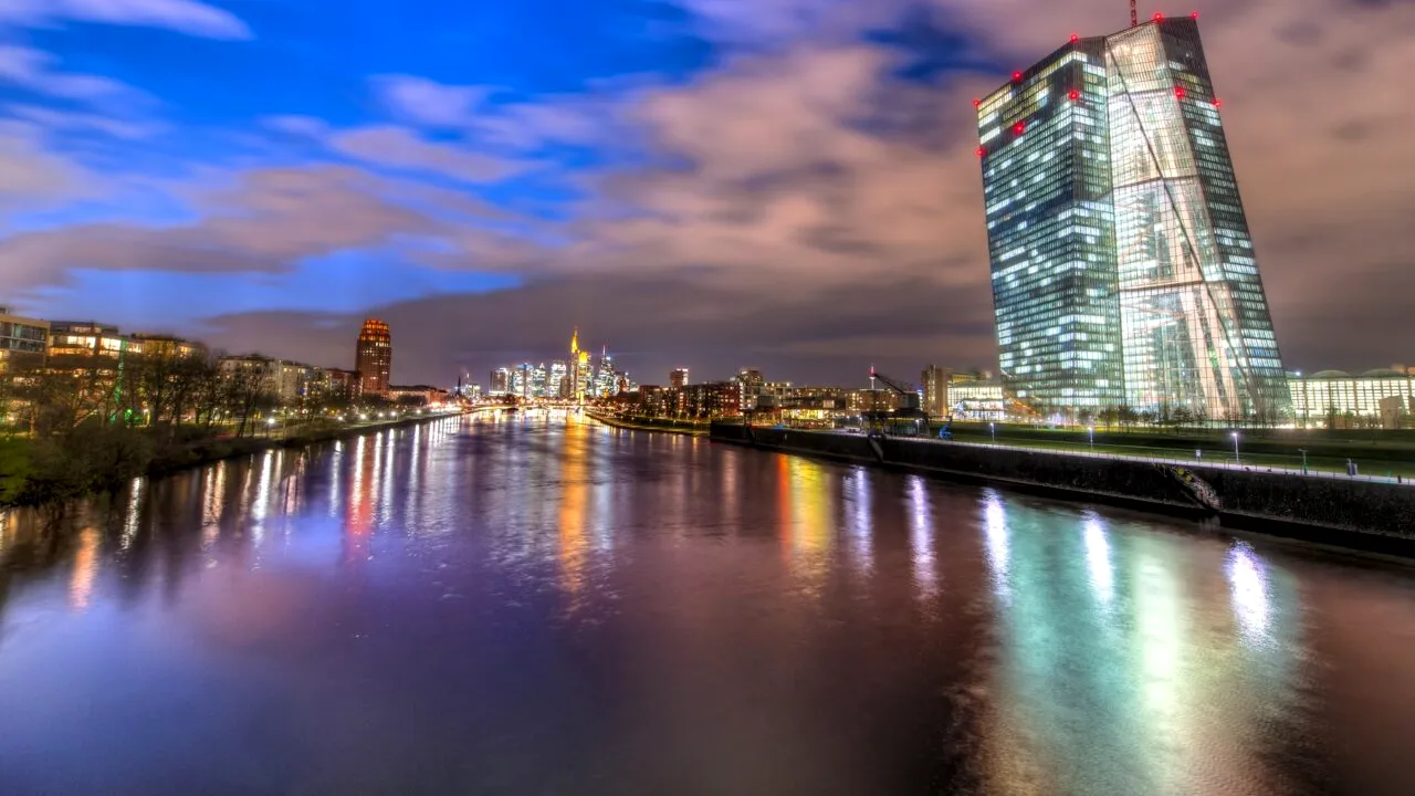 Experți BCE: Consumul în zona euro nu se va intensifica în curând / Economiile din pandemie sunt menținute în investiții, pe fondul incertitudinii