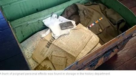 Mai mulți profesori au deschis o cutie prăfuită din depozitul școlii. Ce au găsit în ea va intra în istorie