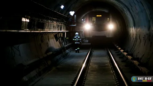 „Incendiu într-un metrou cu 300 de pasageri”. Pompierii din Capitală au simulat o catastrofă la stația Eroilor