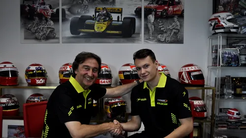 Singurul pilot care ar fi putut reprezenta România în Formula 1, și-a anunțat retragerea la doar 21 de ani