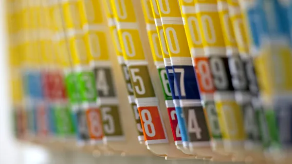 De ce se numesc „numere de înmatriculare”, dacă plăcuțele au mai multe litere decât cifre? Istoria înmaticulării mașinilor în România