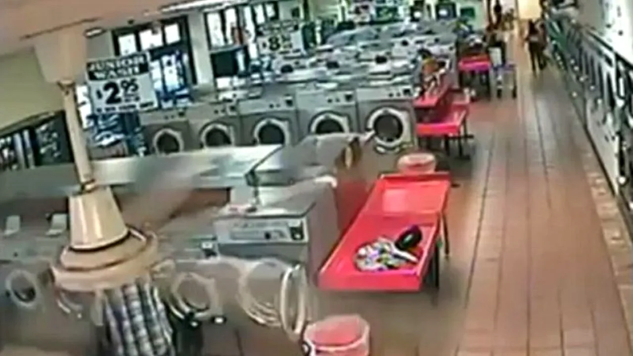 Și-au băgat bebelușul în mașina de spălat. Cum s-a terminat 