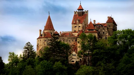 Controversatul proiect al supermarketurilor din Bran, faza penală: ”Oamenii nu își doresc să își crească nepoții și copiii în curtea unui supermarket”