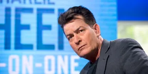 Charlie Sheen, ATACAT de o femeie în casa sa din Malibu/„I-a rupt cămaşa şi a încercat să-l sugrume”