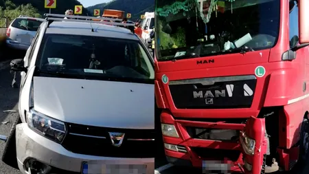 UPDATE. Traficul rutier a fost reluat / Accident grav în Vâlcea: Patru persoane rănite după o coliziune între cinci autoturisme și trei autocamioane - FOTO/VIDEO