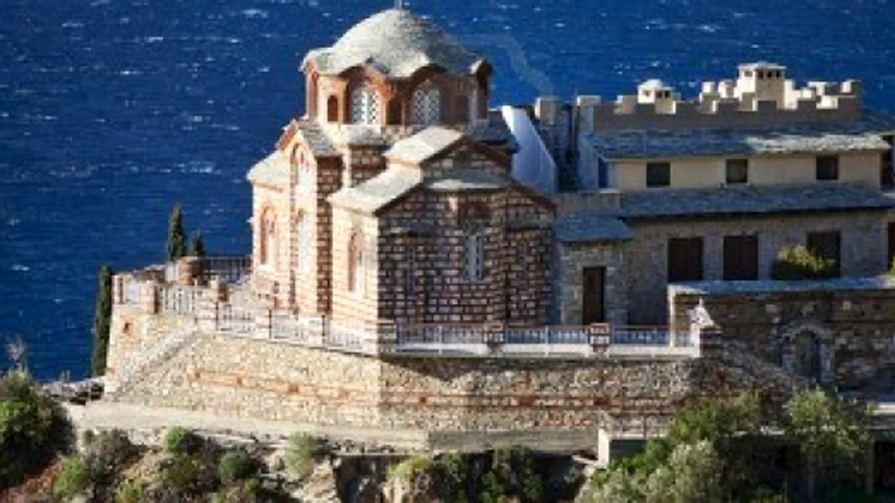 O candelă de la Schitul Sf. Ana de pe muntele Athos se mișcă în formă de cruce, ceea ar prevesti mari nenorociri