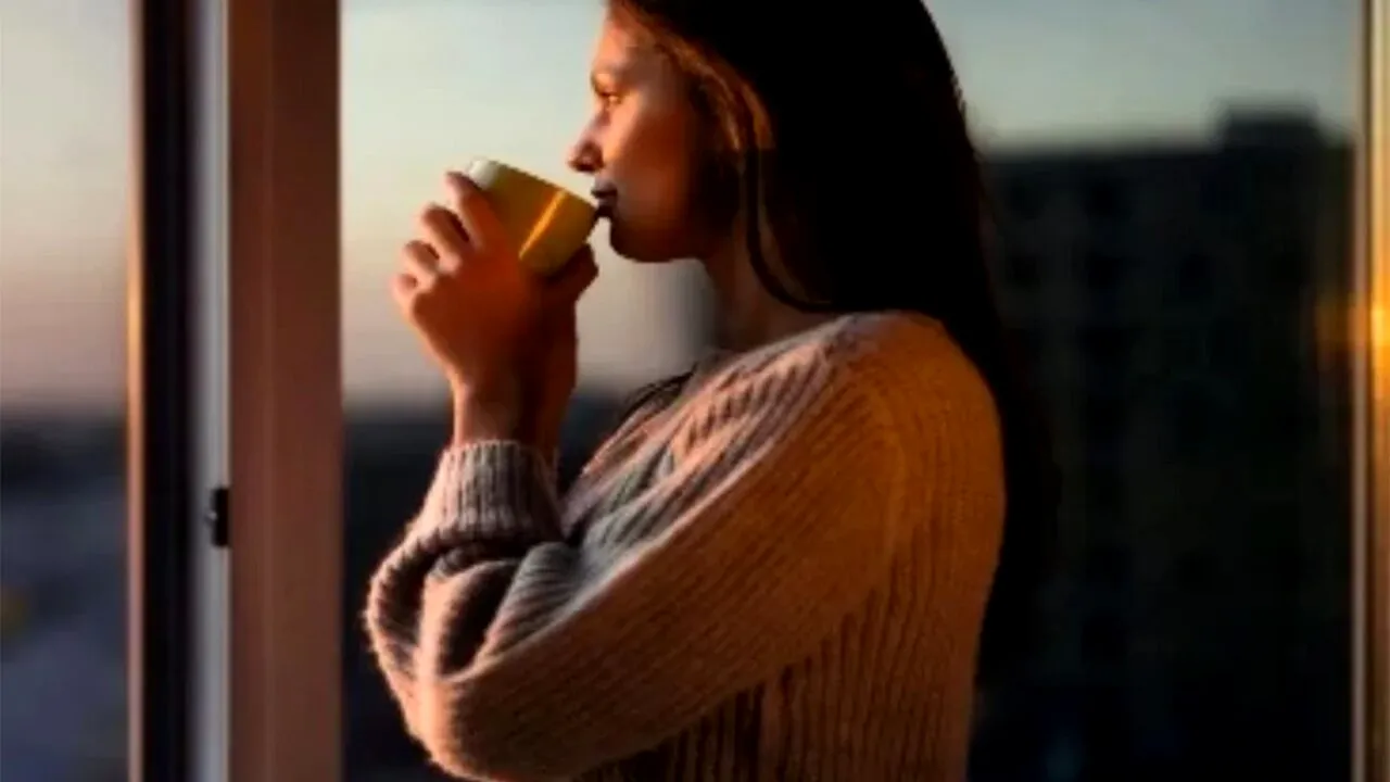 Sfatul medicilor: este sau nu indicat să bem CAFEA ori bere pe caniculă?
