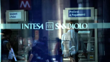 Fostul șef al bănci italiene Intesa rămâne angajat după demisie, pentru a primi o pensie mai mare
