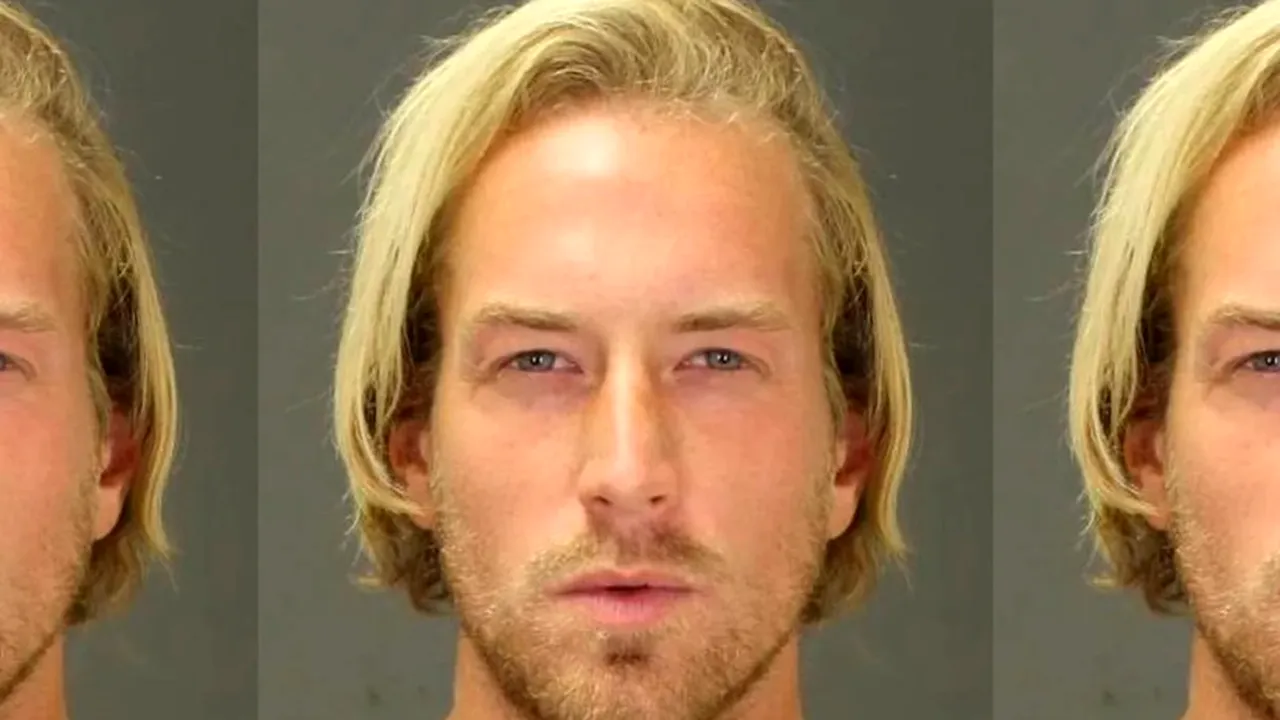 Un tânăr și-a ucis tatăl milionar după ce acesta i-a redus alocația săptămânală