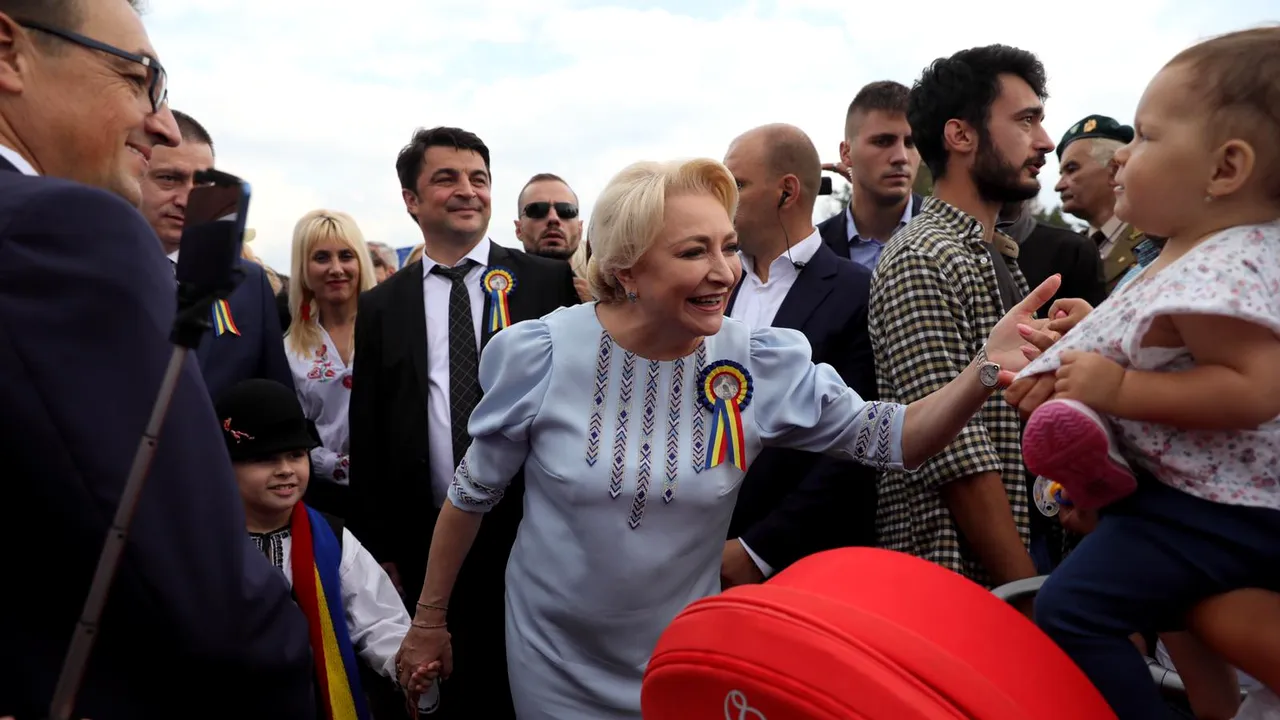 Dăncilă, după sărbătoarea de la Țebea: Doar întorcându-ne la origini și istorie ne regăsim esența - GALERIE FOTO