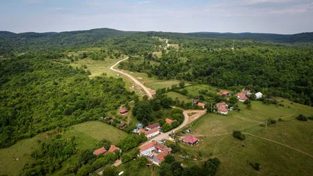 Comuna din România transformată cu fonduri europene, magnet pentru tinerii din orașe și DIASPORA