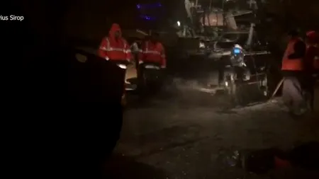ASFALTARE pe cod portocaliu de NINSOARE, în Craiova. REACȚIA muncitorilor filmați: Hai, mai dă-te-n...