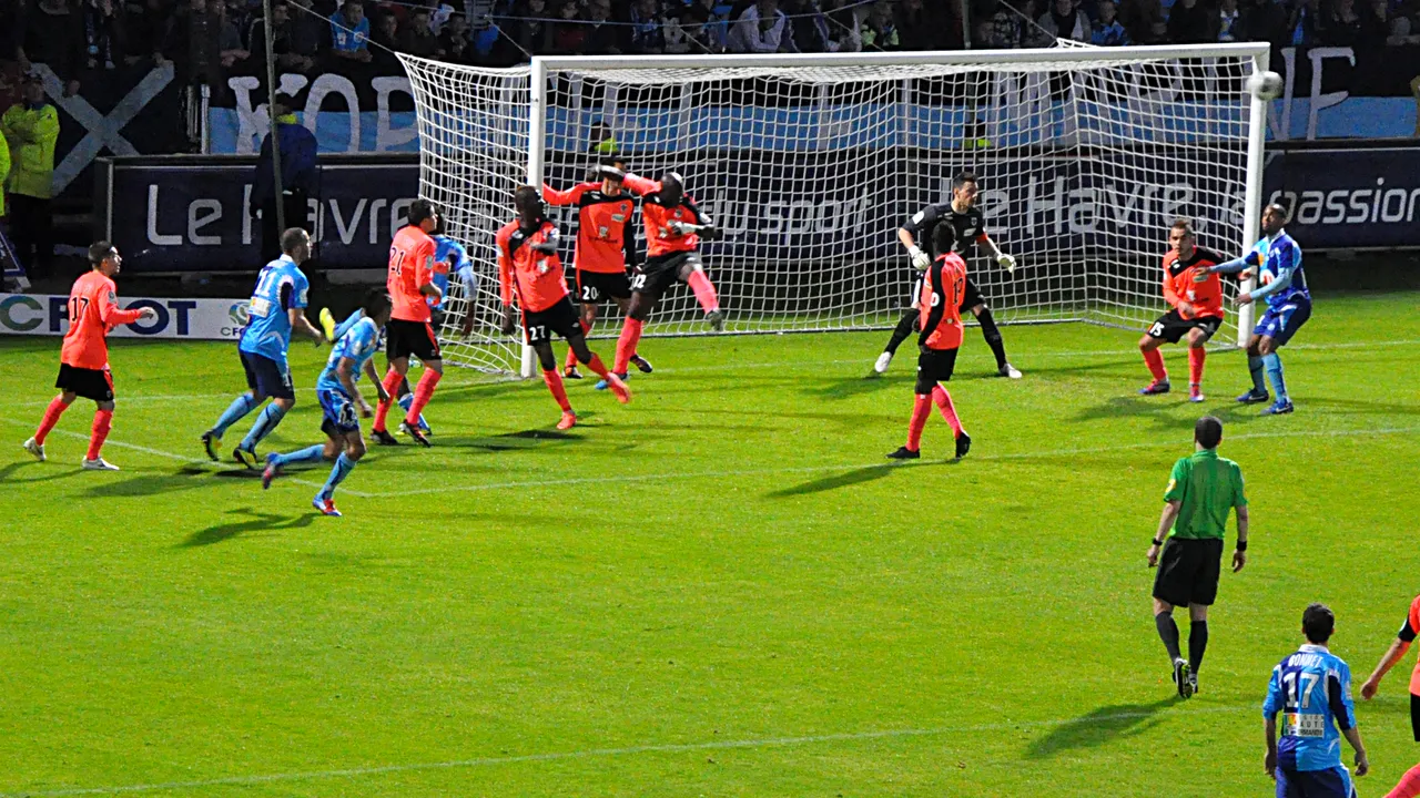 Caz incredibil. Un fotbalist a fost concediat după ce și-a păcălit echipa că este bolnav ca să meargă la un meci: Acum sunt liber, nu?