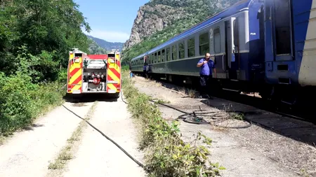 Trenurile groazei. Încă o locomotivă a luat foc în mers, pe ruta Sibiu – Râmnicu Vâlcea. În interiorul trenului se aflau 70 de pasageri | VIDEO