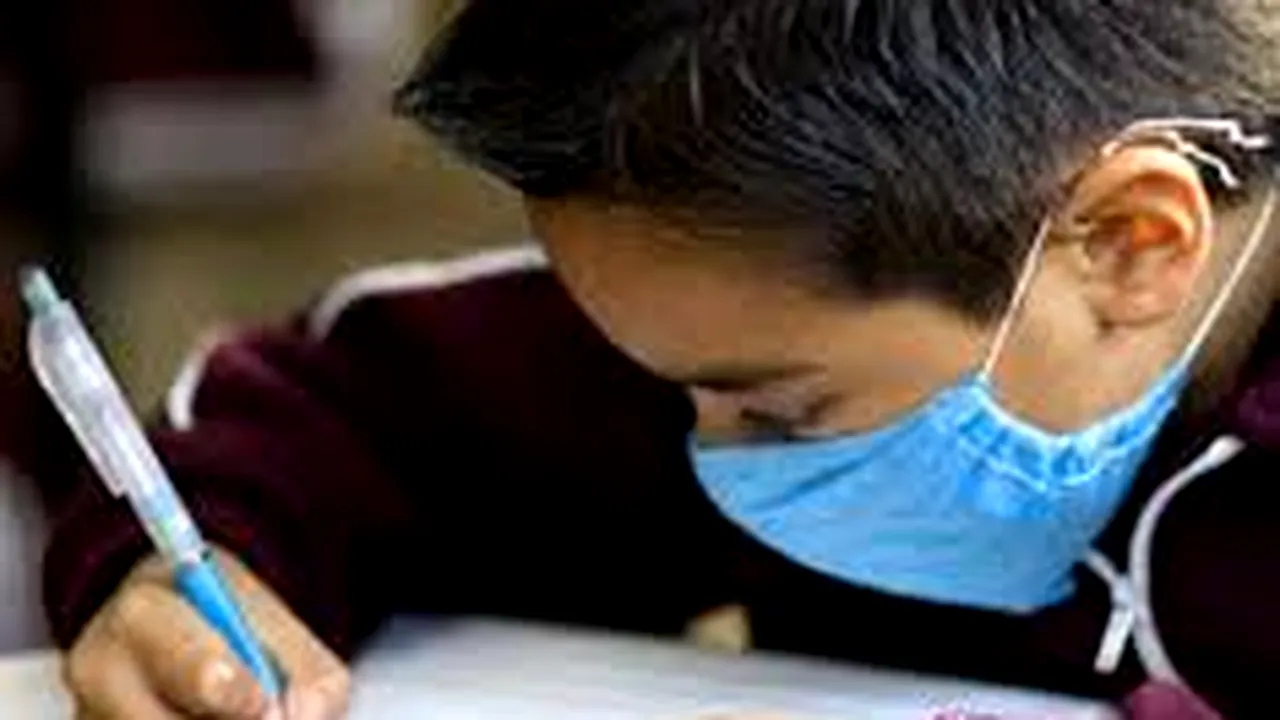 Directorul INSP îl contrazice pe premier în ceea ce privește purtarea măștilor în unitățile de învățământ. Cine va purta masca sanitară în timpul orelor de curs