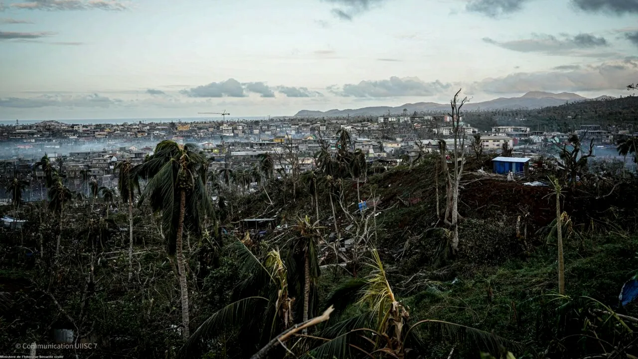 REUTERS: Ciclonul Chido a scos la iveală problemele socio-economice uriașe din Mayotte. Teritoriul este, de departe, cea mai săracă regiune a Franței