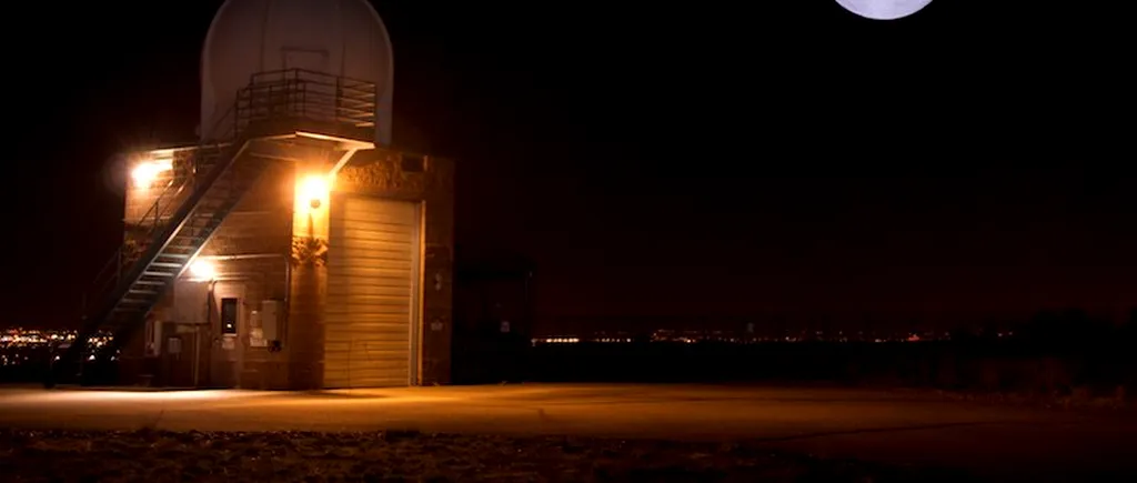 SUPER LUNA - cea mai mare lună plină din 2012, sâmbătă seara, la concurență cu ploaiade meteori