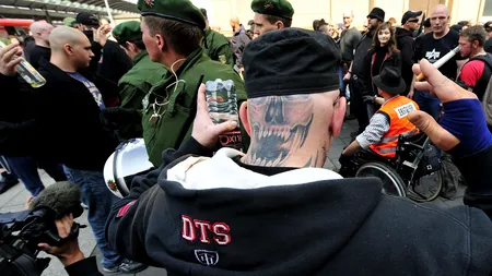 Protest violent al extremei-drepte față de agresiunile din Koln, dispersat cu tunuri de apă