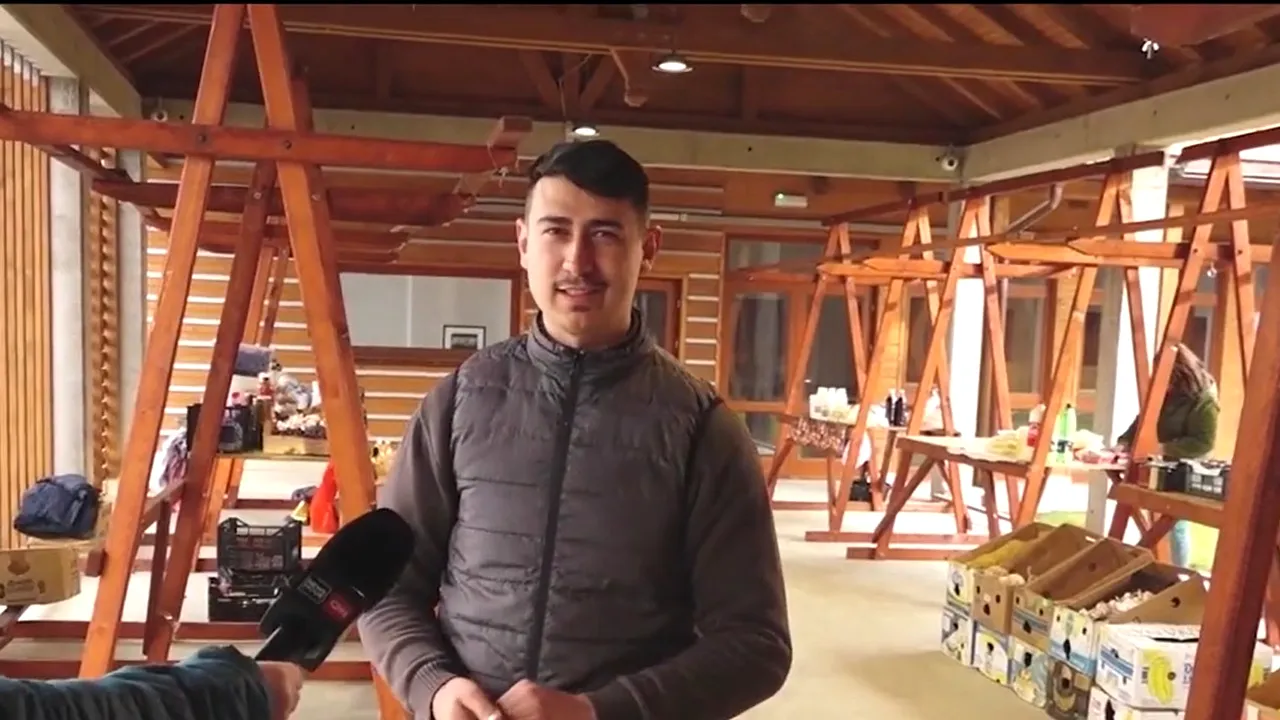 Metoda inedită prin care un fermier din Harghita își vinde marfa în piață: ”Nu a lipsit niciun leu până acum”