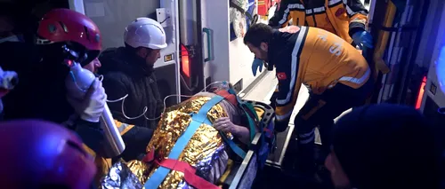 VIDEO | Încă există minuni în Turcia! O bătrână de 77 de ani a fost salvată după 212 ore de la cutremur