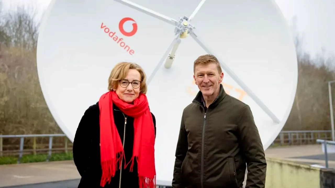 Premieră: Vodafone efectuează PRIMUL apel video spațial din lume dintr-o zonă fără acoperire, folosind un telefon mobil și sateliți comerciali