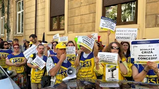 Sindicatele din educație cer partidelor parlamentare să respingă noua lege a salarizării
