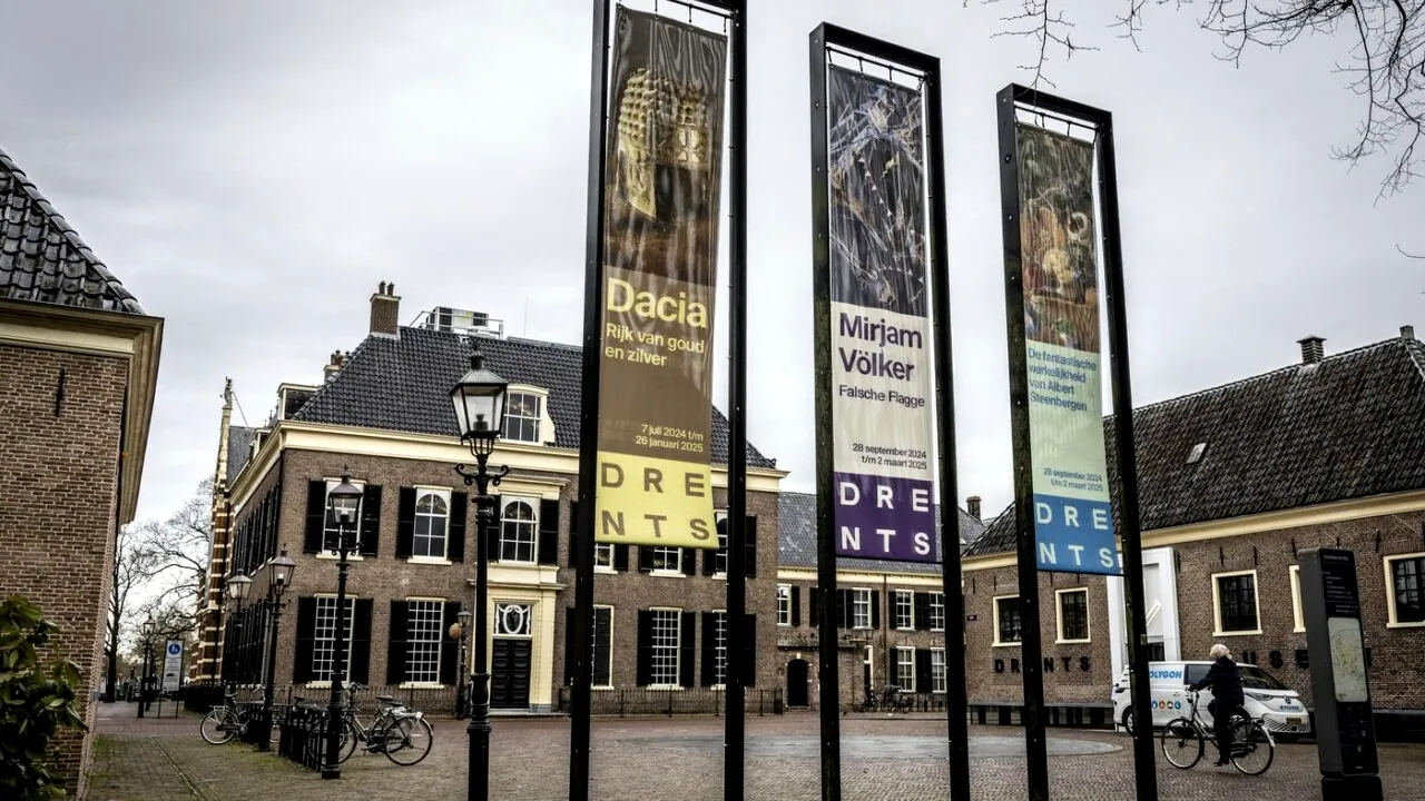 Furtul Tezaurului Dacic. Expert în securitate: „Bijutierul obișnuit are vitrine mai sigure decât Muzeul Drents”