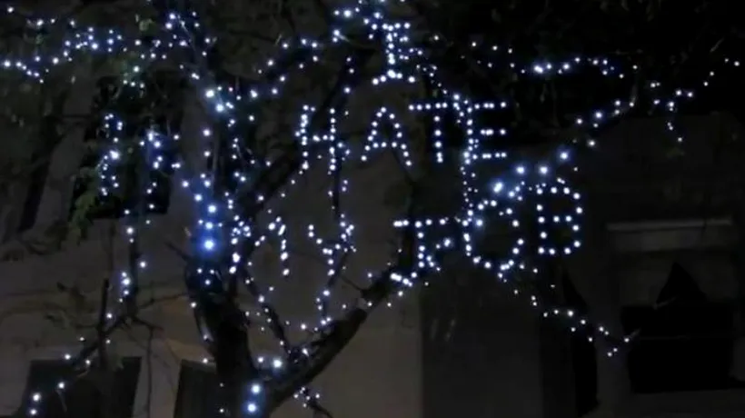 Ce mesaje ascund ornamentele de Crăciun dintr-un oraș britanic. VIDEO
