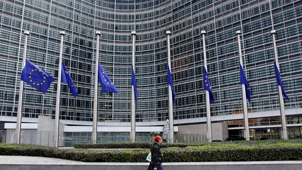 UE vrea să interzică gazele rusești fără acordul Ungariei și Slovaciei. Regula UNANIMITĂȚII ar putea fi înlocuită