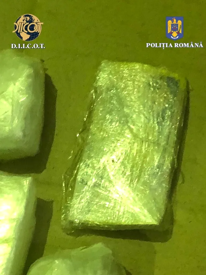 Cea mai mare grupare care alimenta cu droguri piaţa din Bucureşti, destructurată / Sursa foto: IGPR