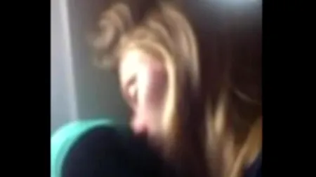 Fotbaliștii Naționalei de fotbal U16 își bat joc de o femeie, în avion