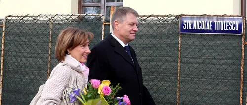 Președintele Klaus Iohannis și soția sa au participat la slujba de la Biserica romano-catolică Sf.Andrei din Mangalia