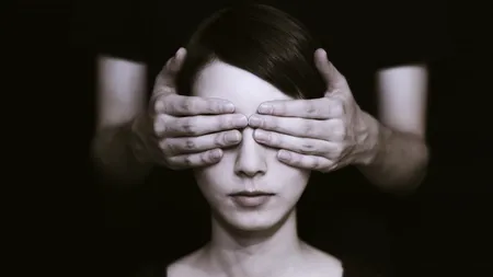 EFECTELE CORONAVIRUSULUI simțite de NEVĂZĂTORI. Nu le este permis accesul în supermarket-uri, întrucât nu ar putea respecta distanțarea socială