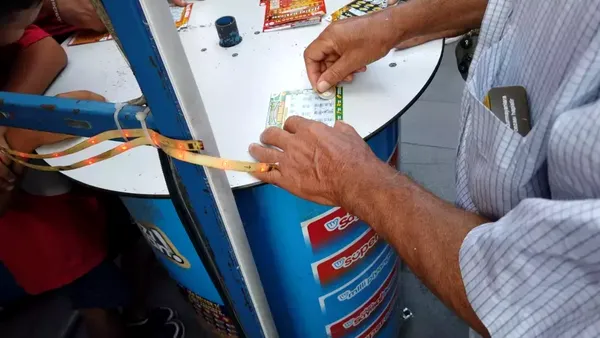 O italiancă a răzuit un loz și a fost aproape de infarct. Ce cifră fabuloasă a ieșit la iveală. Unde vor ajunge banii