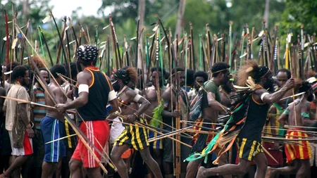 Zeci de canibali, arestați în Papua Noua Guinee. Practicile macabre are unei grupări care ar putea număra 1.000 de membri