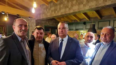 Un primar din Dolj s-a „lăudat” pe Facebook că și-a făcut ziua cu premierul Ciucă | FOTO