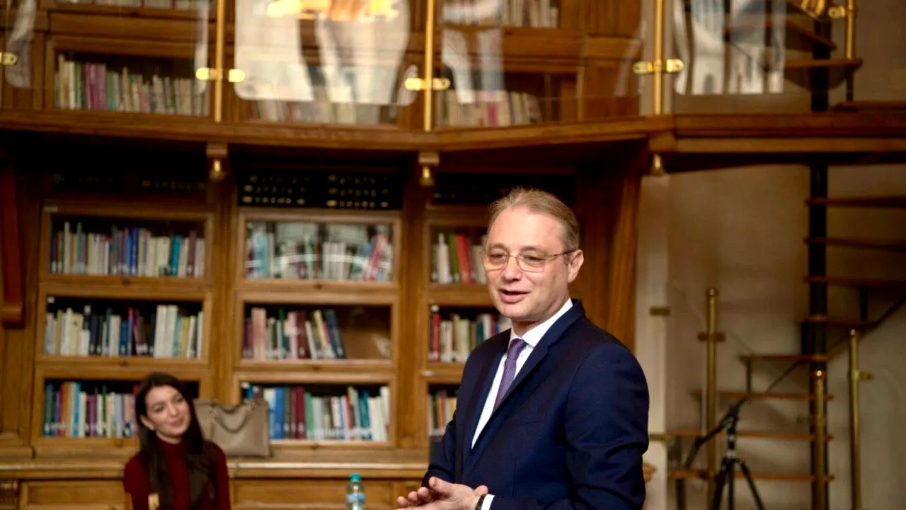 Cine este Luca Niculescu, premierul desemnat de Nicușor Dan. A fost jurnalist și ambasadorul României la Paris