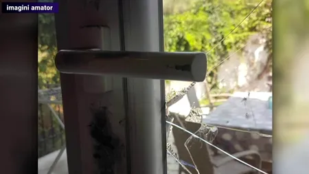 Români JEFUIȚI în Grecia. Când se aflau la plajă, hoții au spart vila în care erau cazați pe insula Thasos și le-au furat toți banii, mai puțin leii