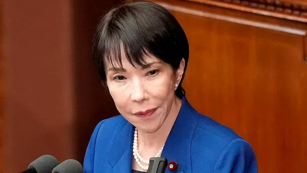 Scene aproape de leșin cu premierul Japoniei. Colaboratorii i-au sărit imediat in ajutor. Imaginile fac înconjurul planetei