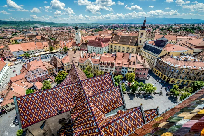 Cât ajunge să câștige pe zi un cerșetor în Piața Mare din Sibiu