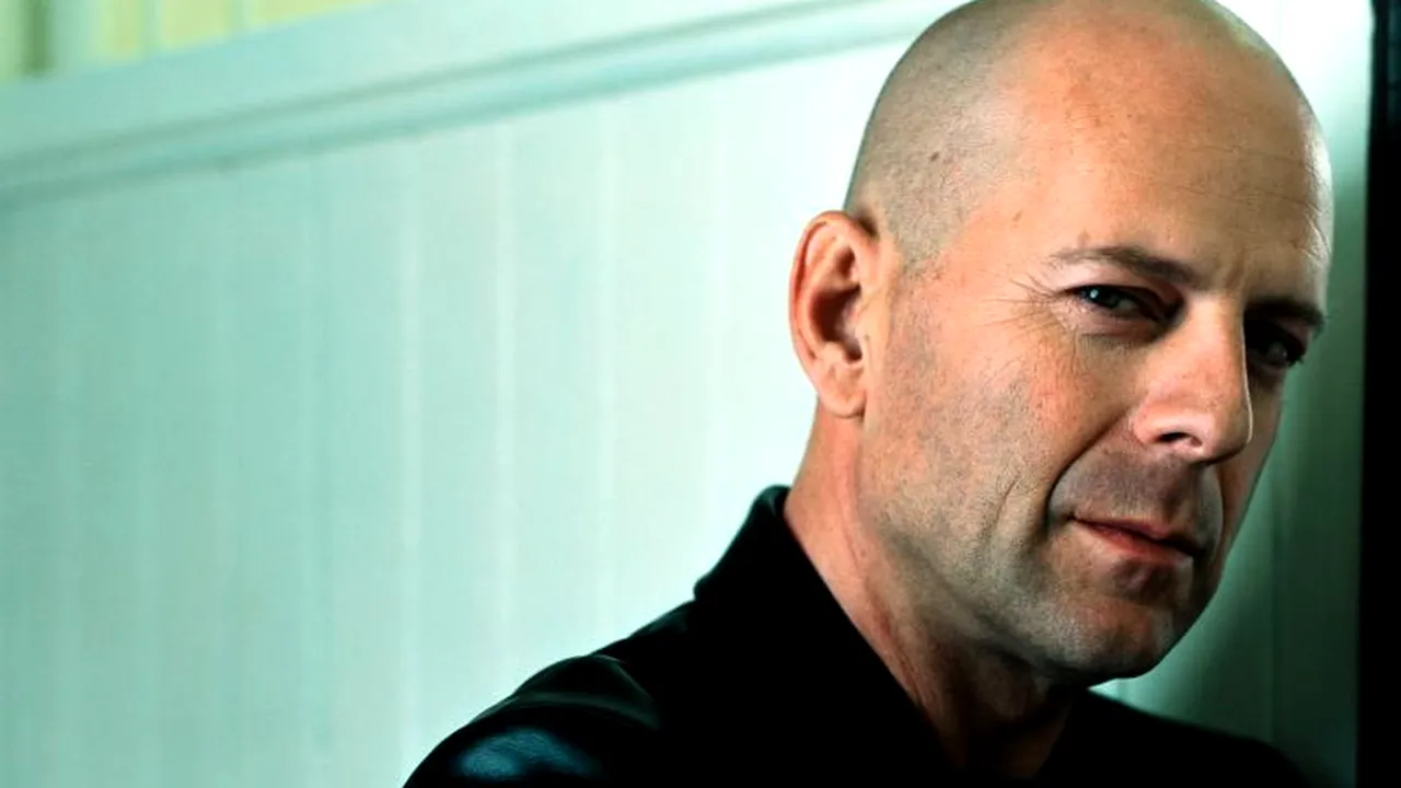 Un cercetător s-a ras în cap. Reacția celor din jur l-a determinat să facă un studiu de proporții: efectul BĂRBAȚILOR CU CHELIE asupra unui grup de angajați