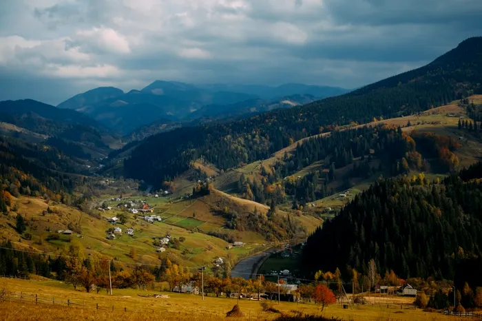 Stațiunea din România cu peisaje de basm, în fiecare anotimp. Este supranumită „Mica Elveție” din Munții Vrancei, iar cea mai ieftină cazare pornește de la 117 lei