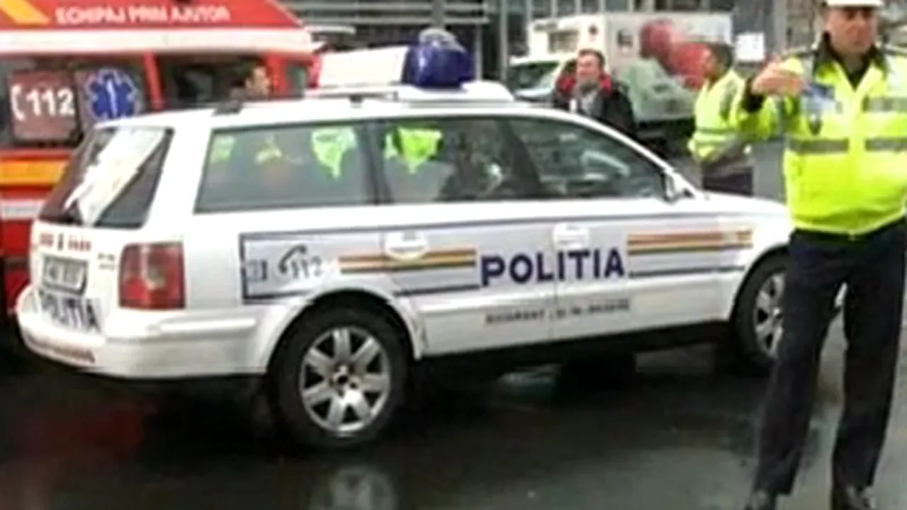 Dâmbovița: Zece persoane, între care 8 adolescenți care mergeau la școală, rănite într-un accident