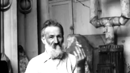 VIDEO. Imagini inedite cu Brâncuși, din timpul construcției Coloanei Infinitului, postate pe YouTube