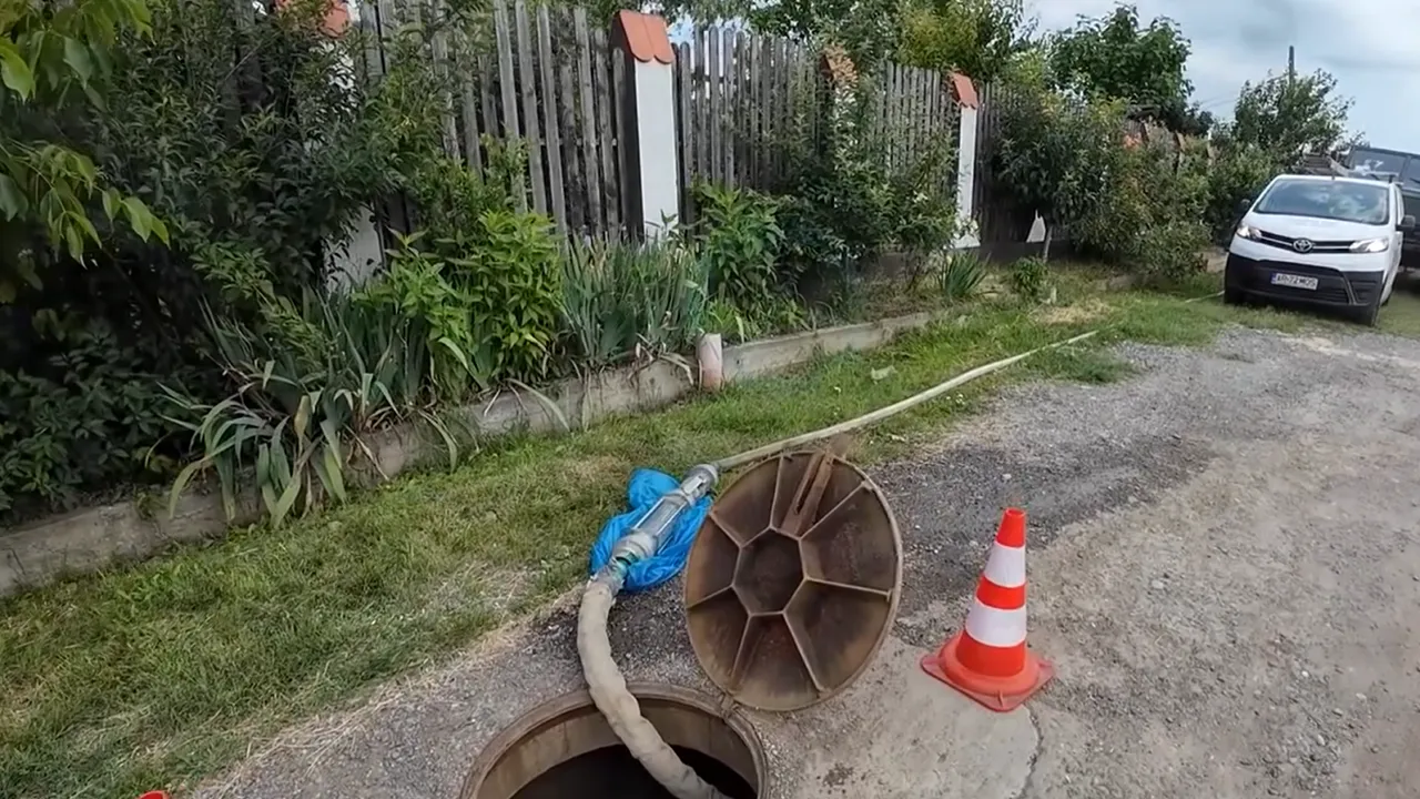 (P) CJ Ilfov desfășoară lucrări de igienizare a conductelor rețelei de apă potabilă din Balotești prin metoda metoda Air-Power