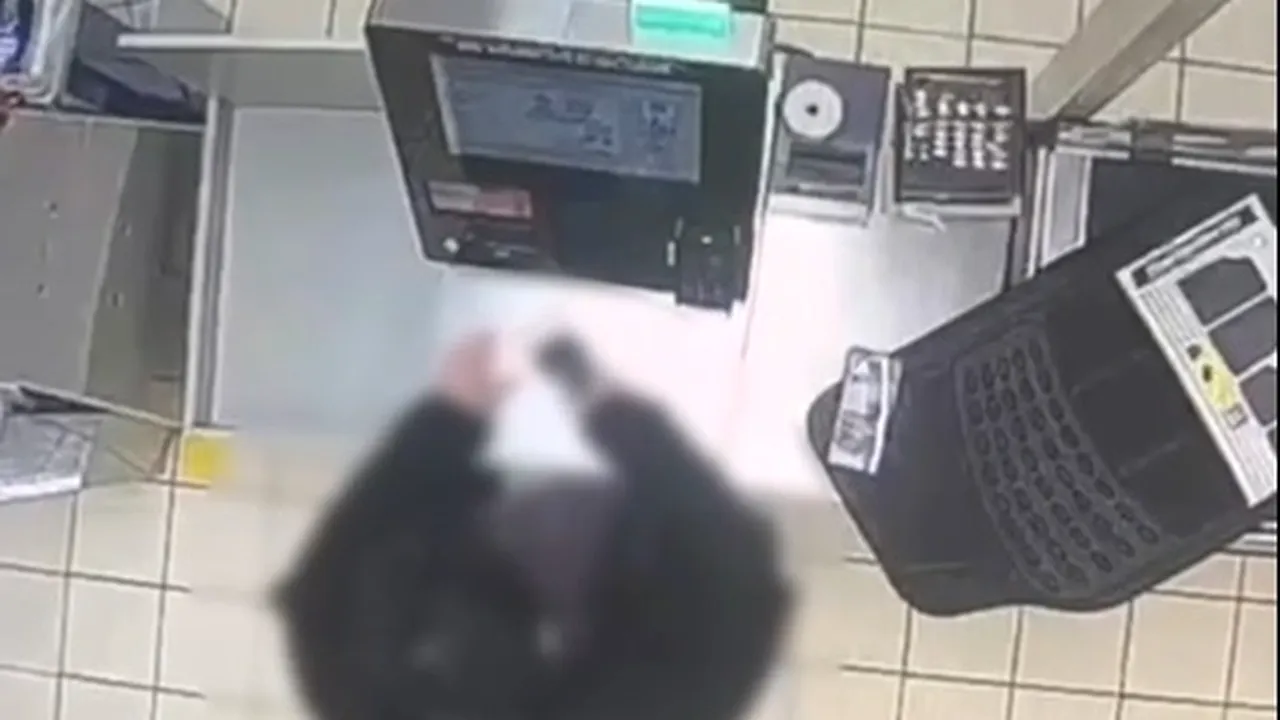 Bucureștean reținut pentru furt și înșelăciune. E acuzat că folosea fraudulos casele self-pay într-un magazin din sectorul 2 / Cum acționa bărbatul