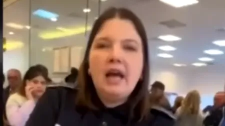 Agresat de o polițistă în Suceava: Șefa serviciului de înmatriculări i-a RUPT hainele pentru că ar fi întârziat!