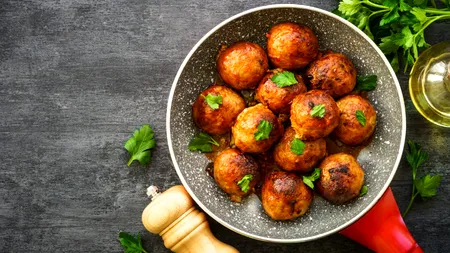 Cea mai VIRALĂ rețetă de chiftele de Post. Ce se pune în ele pentru a ieși crocante și aromate